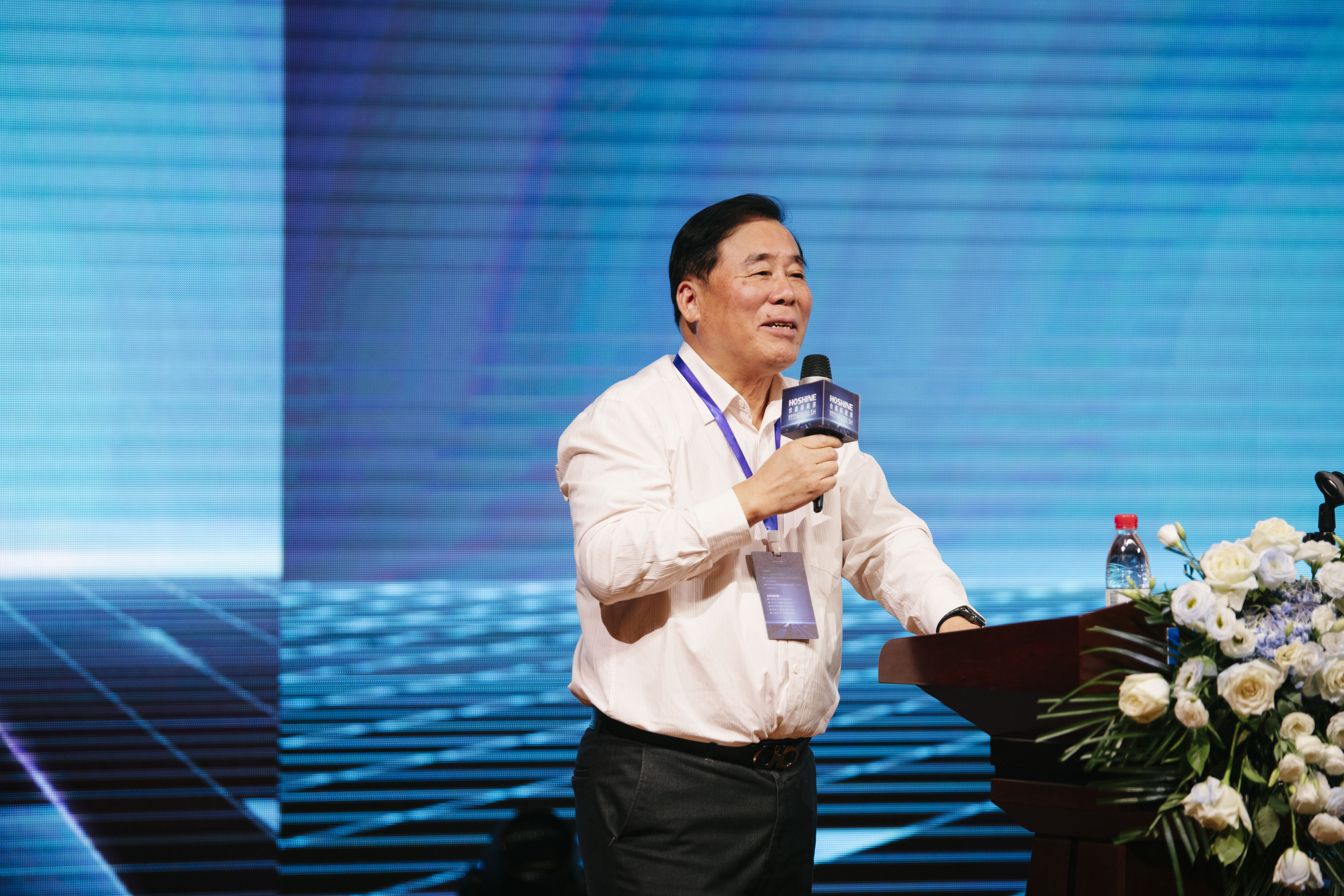 合盛硅業(yè)董事長羅立國講話.jpg